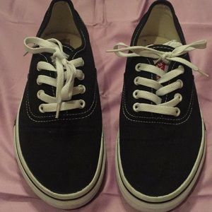 Women Levi’s Size 8 Shoe.  Black.